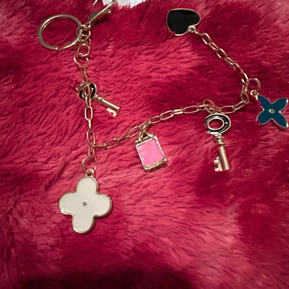 Absolutely gorgeous purse charm or keychain  bling gold brand new - Picture 4 of 4